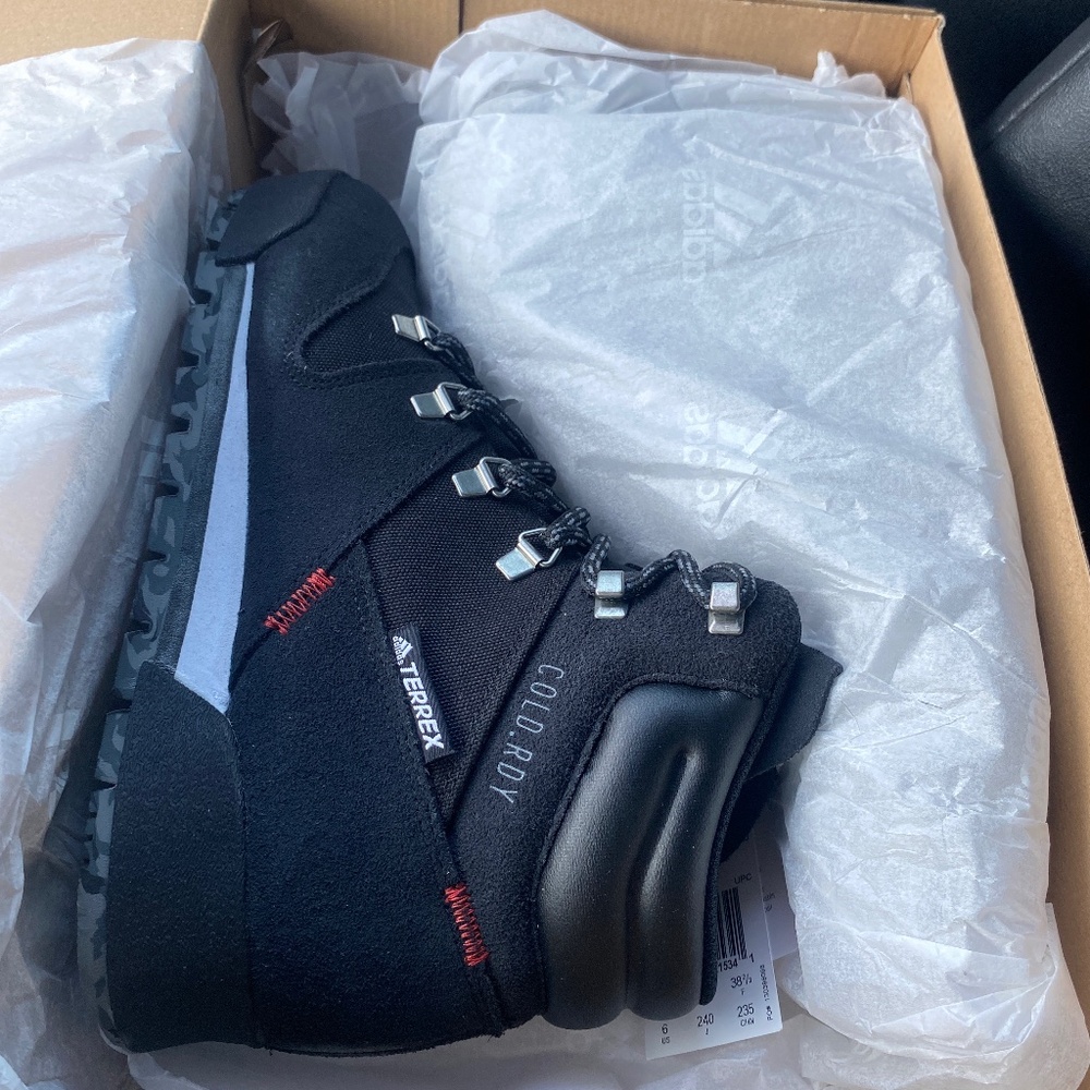 Brand new Adidas Terrence Snowpitch